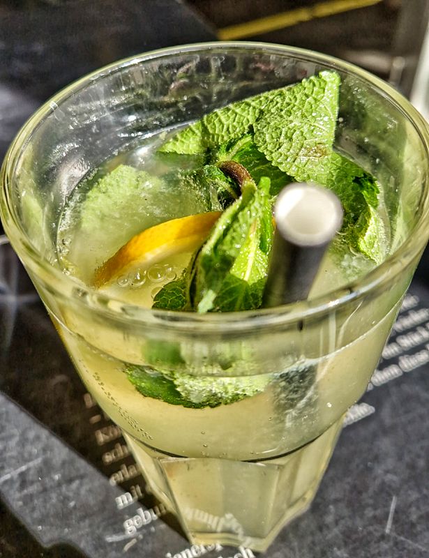 favianis's tweet image. Nur von Schokocheesecake kann man nicht leben, da braucht es auch einen, von der Sonne geküssten  Bagel. 🙂
#blueorange