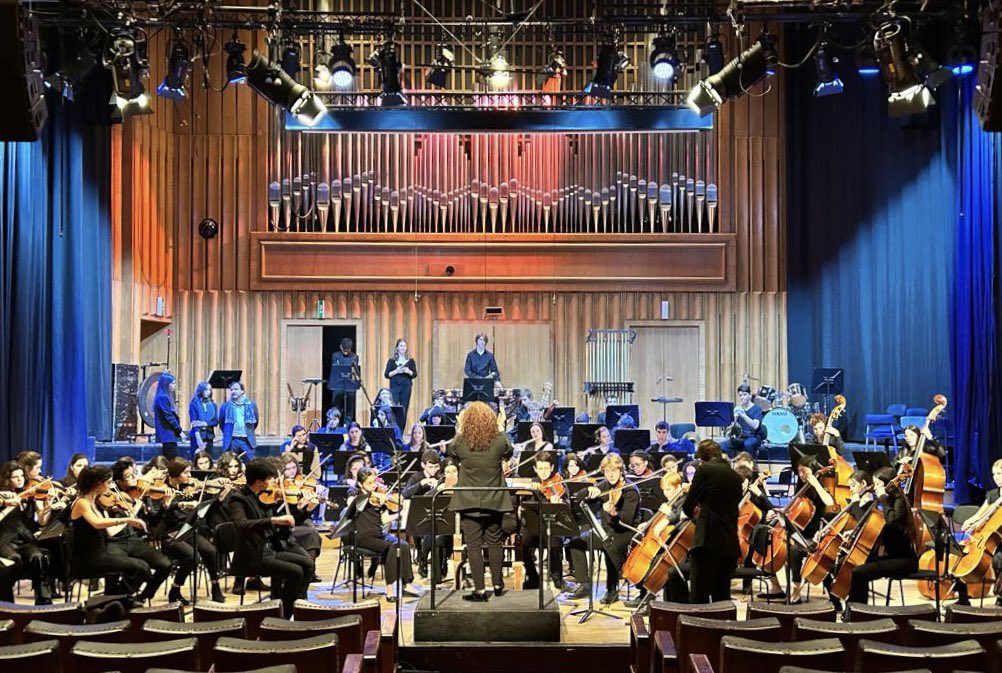 Reflexe_S's tweet image. aefeinfo: RT @DurandAssouly: #OLFM Succès total au #LycéefrançaisdeVienne @univienna et @ORF Du talent, de l’émotion et les belles valeurs du réseau #EFE 🇫🇷🇦🇹🇪🇺🌎🎶MERCI à nos jeunes musiciens et musiciennes du 🌎 et la cheffe d‘orchestre Adriana Tanus …