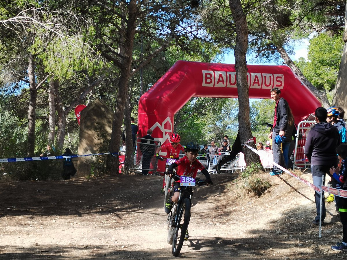 ajAltafulla's tweet photo. 📌 Molt de nivell en la cursa de Principiants, en la qual hem tingut representants de l'Escola de Ciclisme de la @pcaltafulla, i també del Bike Park Costa Daurada de Torredembarra, amb qui organitzem conjuntament aquesta prova 🤗 https://t.co/u43Amz0npL