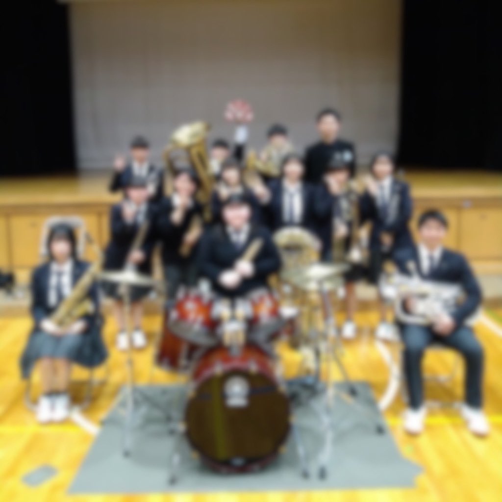 MMB_murakou's tweet photo. 定期演奏会にお越しくださいました皆様、本日は本当にありがとうございました🙇‍♀️
今年度の活動はこれで終了になります！次の本番は新入生歓迎会です。たくさんの部員を集められるよう頑張ります！
来年度も武蔵村山高校吹奏楽部の応援よろしくお願い致します🙇🙇‍♀️
1年間本当にありがとうございました！ https://t.co/Zbc37ZWewC