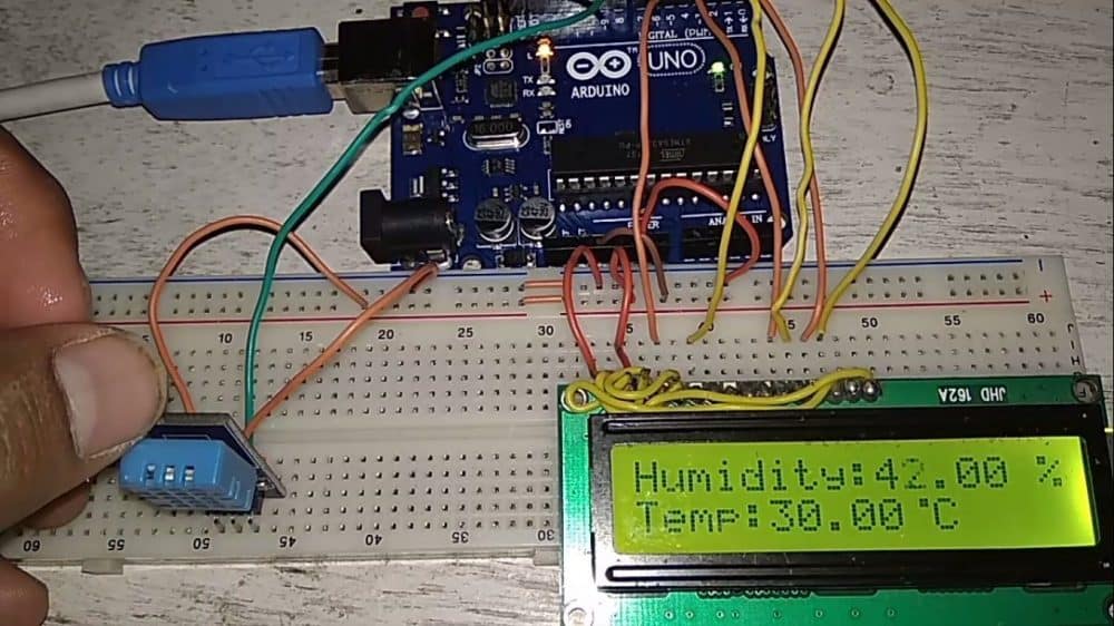 Interfacing DHT11 Humdity &amp; Temperature Sensor with Arduino &amp; LCD 
how2electronics.com/interfacing-dh…