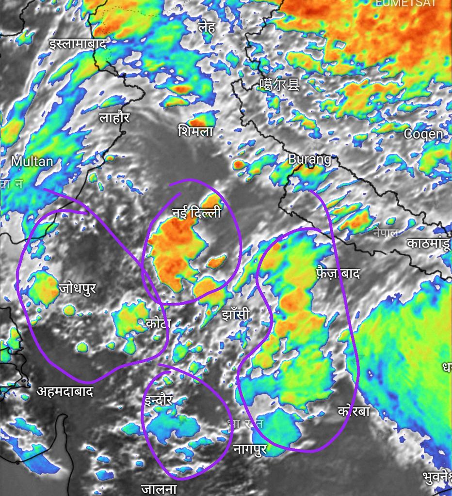 Monsoontv_india's tweet photo. Developing #thunder #cloudes at #ratlam #mp @ramanathan4548 @Gujarat_weather @samvaish93 @Sani_bjp https://t.co/NCs8ioKtm7