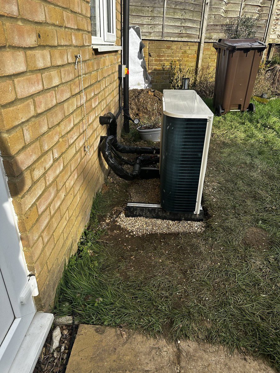 Richard Burrows (@richmwphs) on Twitter photo For many years I have really championed <a href="/OctopusEnergy/">Octopus Energy</a> for the unique way they have reinvented electricity supply & supported low carbon technology growth.
However, this is a recent heat pump installation by Octopus for one of their customers. I feel sorry for the… 1/3 For many years I have really championed <a href="/OctopusEnergy/">Octopus Energy</a> for the unique way they have reinvented electricity supply & supported low carbon technology growth.
However, this is a recent heat pump installation by Octopus for one of their customers. I feel sorry for the… 1/3