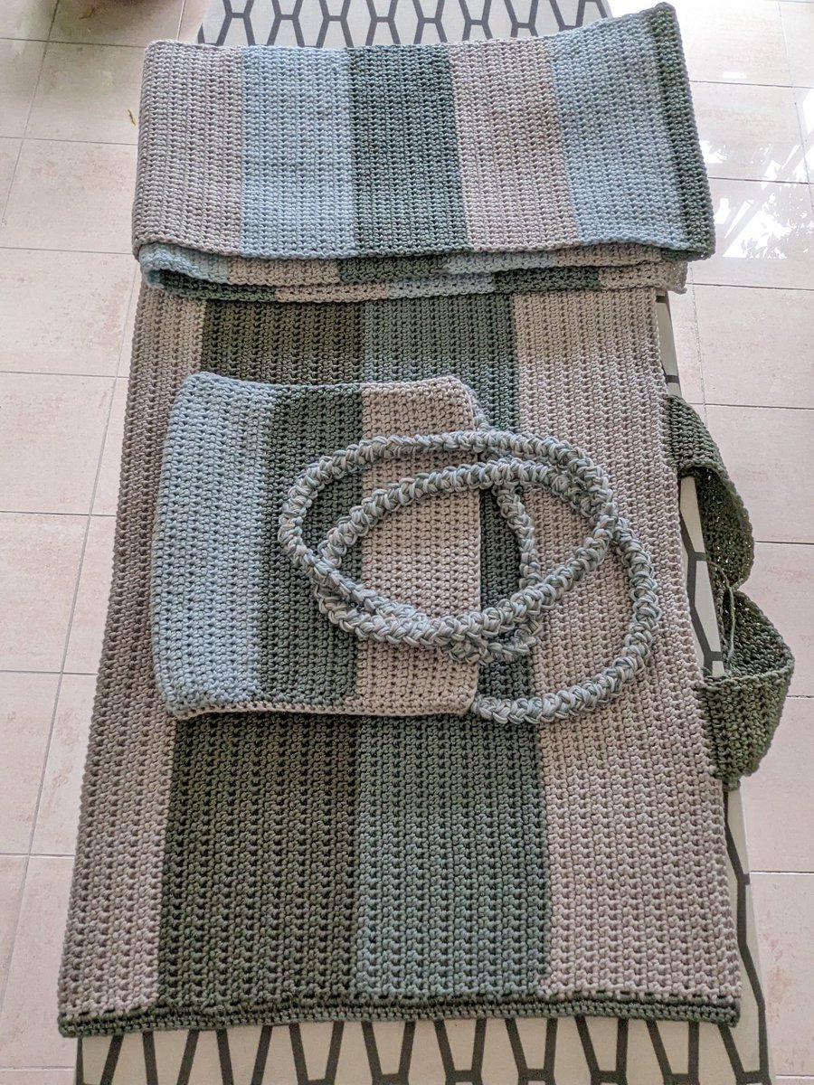 BettinaSRoss1's tweet photo. Ready to steam (block) my 'Seaside Collection' - scarf, small bag & shopping bag. Just love, love, love these colours. Now all I need is the sea ...
#WhoCanHelp
#WhereIsTheSea
#crochet #handmade #knittingtwitter https://t.co/i88MkD9Cl8