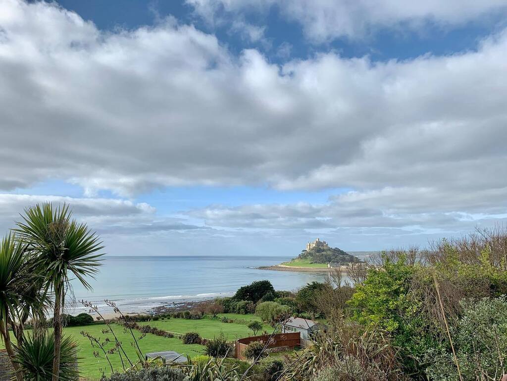 thecopperspoon's tweet photo. Beautiful spring morning ๐ธ
.
.
#springday #spring #springmorning #sundaystroll #marazion #cloudbathing #coastal #coast #kernowfornia #kernow #kernowlife #coffeeshop #southwestcoastpath https://t.co/tv2x4bHV41 https://t.co/NsEfTxIltG