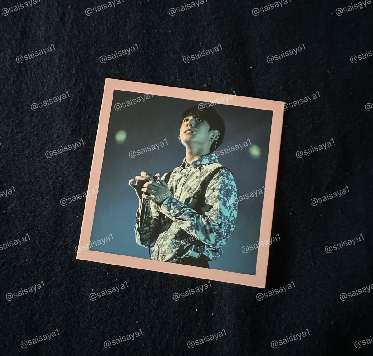 saisaya1's tweet photo. ❣️ พร้อมส่ง : Hyyh on stage JK 
*มีรอยขนแมวเล็กน้อยตอนส่องไฟเล็กน้อย

♡ 1,900฿

📮ค่าส่ง 35/55฿

สนใจ DM มาได้เลยค่ะ

#ตลาดนัดบังทัน #ตลาดนัดรถไฟบังทัน #ปล่อยของสะสมบังทัน jungkook การ์ดจองกุก https://t.co/th4HbGvRO7