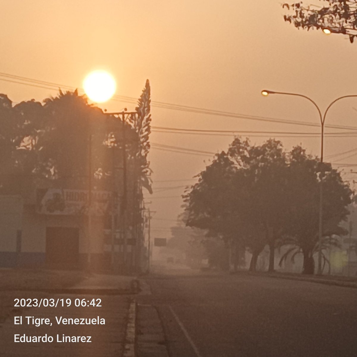 EduardoLinarez1's tweet photo. Smoke en El Tigre https://t.co/rhn8Zh4Xld
