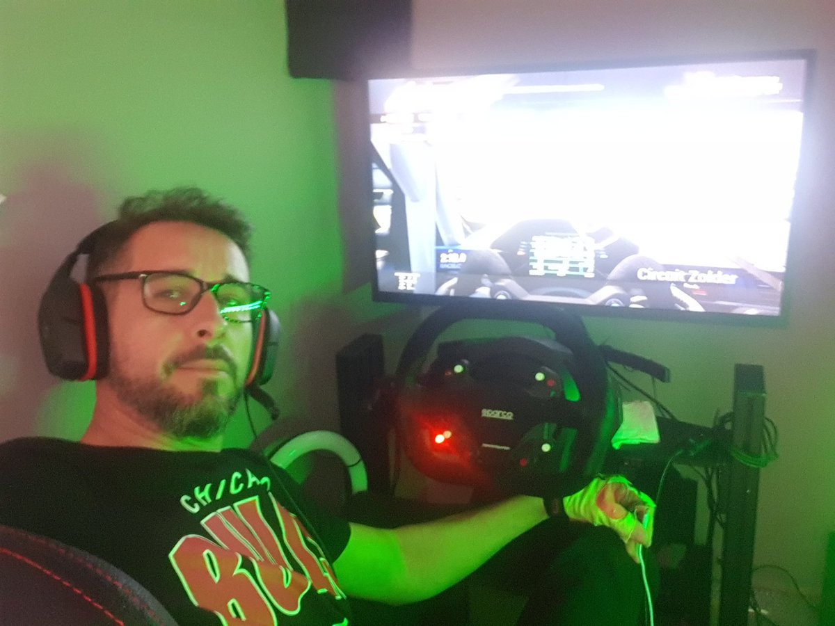 Que pa que pa que pasaaa 
Hoy empieza el nuevo campeonato de <a href="/ClubRaceline/">Raceline simracing club</a> con la PreQualy en #Zolder subidos al nuevo #BMW Tx
Coche delicado pero rapido, nos acomodarnos bien en nuestro cockpit <a href="/GTOmegaRacing/">GT Omega</a> 
Hoy domingo a las 21:30h pen. en twitch poljonanatv.