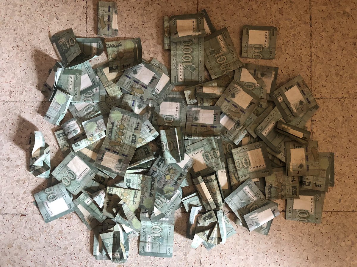 ArthurSarradin's tweet photo. 🇱🇧 Aujourd’hui au Liban, ces 110.000 Livres Libanaises ne valent plus que 1 dollar. https://t.co/kWyHohVRX8