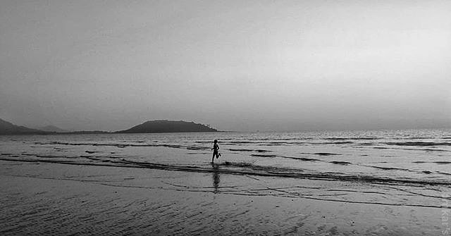 OmkarsClicks's tweet photo. Its not about just moving,
Its more about moving on.

#Diveagar
#theme_pic_India_minimalism https://t.co/2DWKumxmWV