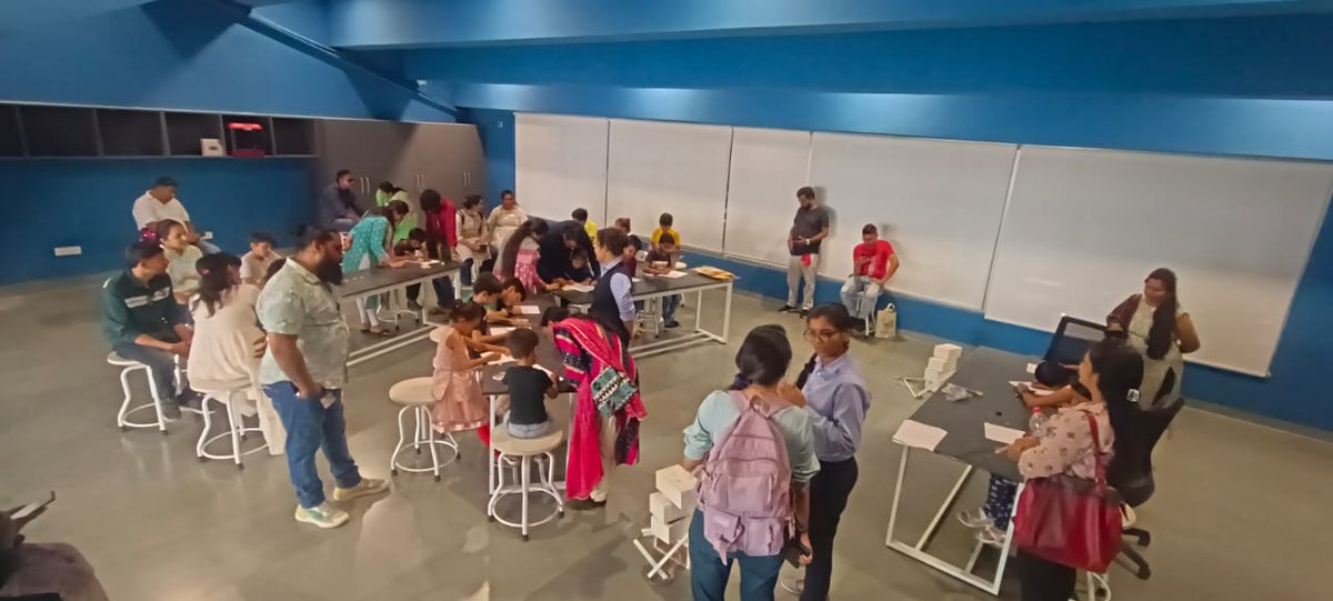 RSCRajkot's tweet photo. @RSCRajkot દ્વારા વિશ્વ ચકલી દિવસની ઉજવણી નિમિતે ચિત્ર સ્પર્ધા અને વિવિધ કૃતિઓની લેખન સ્પર્ધા નું આયોજન કરવામાં આવેલ જેમાં હાજર તમામ બાળકોએ ઉત્સાહભેર ભાગ લીધો હતો. @IndiaDST @InfoGujcost @narottamsahoo @dstGujarat @vnehra @Punam_Bhargava https://t.co/w84nqvw9s6
