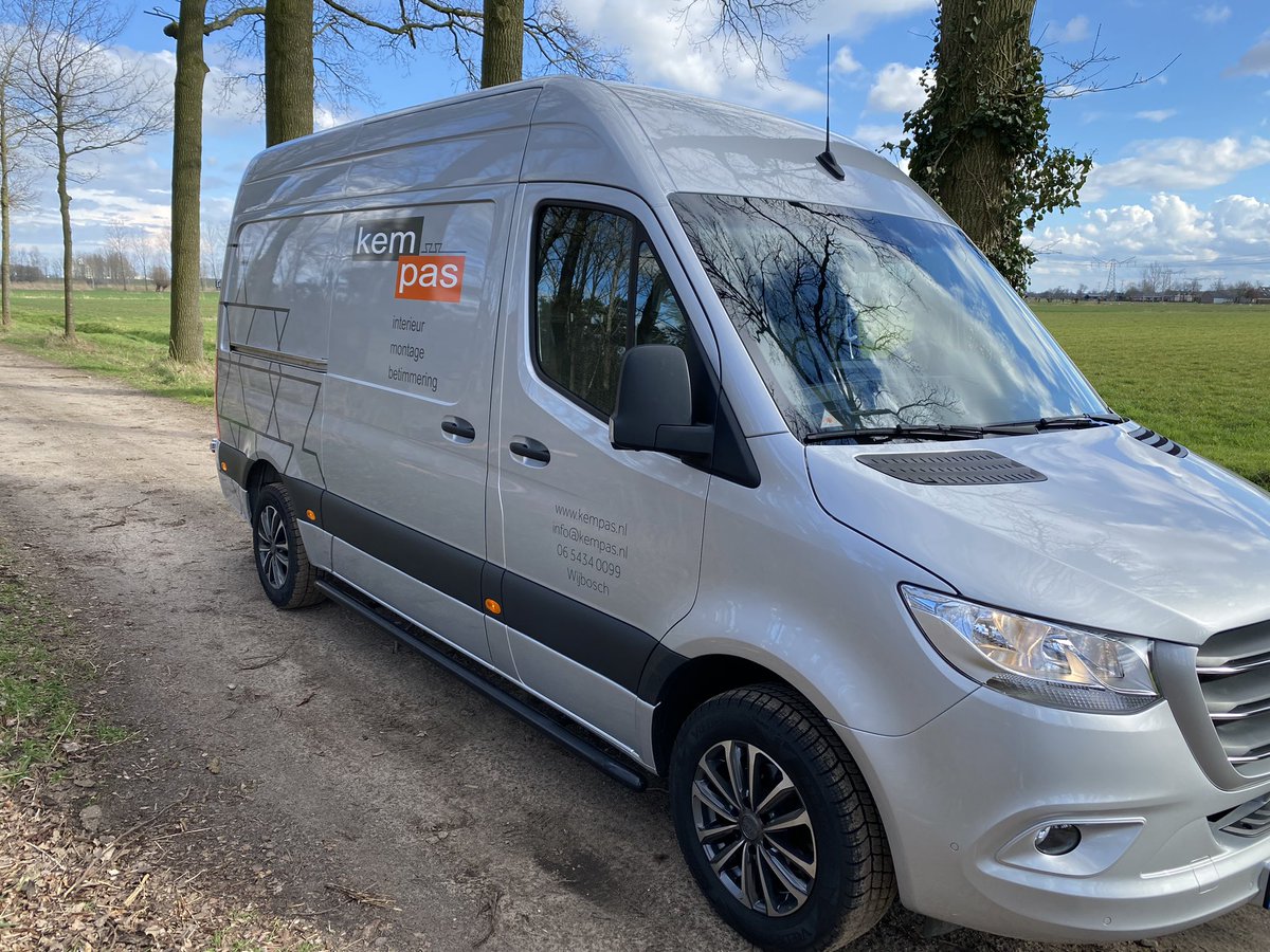 plintxl's tweet photo. Na ruim 13 jaar trouwe dienst de #Renault Master vervangen voor een (bijna) nieuwe #Mercedes Sprinter
Autobedrijf: J. Pepers - Beek en Donk
Belettering: #Signtastic - Oirschot
Alarm/ritregistratie: #Fleetaccess - Nuenen
Visgraad laadvloer: #KEMPAS - #Wijbosch https://t.co/zP826tnKgz