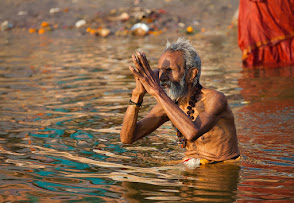 funjabi_gabru's tweet photo. आत्मज्ञान, खुद से पहचान
जर्जर काया, न मोह न माया
जग से विरक्ति, एक ही शक्ति
कोई और बनारस हो ही नहीं सकता #Banaras #Ishka https://t.co/9oQzIrhAig
