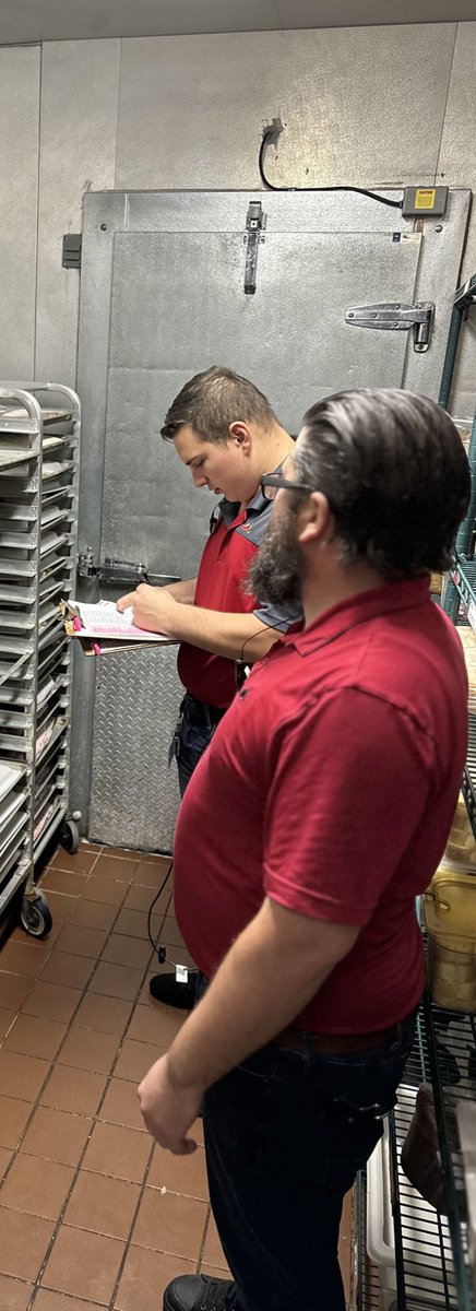 DeannaOrlando's tweet image. Drew and Caleb inspecting prep and pull thaw sheets and using their MTL to do a correct shift hand off. Setting themselves up for success on a busy Saturday night. #chilislove #kitchensync #ops5 @dale_bullotta @cc321321