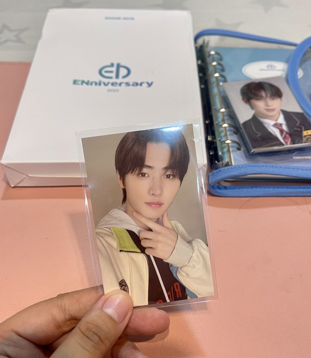 kungyazshi's tweet photo. 💌 ۪۪from: @TakeMeToSeoul23 

˗ˏˋ  ENniversary binder note 2022 and hoonie’s pf pc  ´ˎ˗
—finally here after a months of waiting, it arrived safely mi. thank youu. ♡ more budols to come? 😆 ‘till our next transaction! #TMTSFeedback https://t.co/GrPdrfWEcm