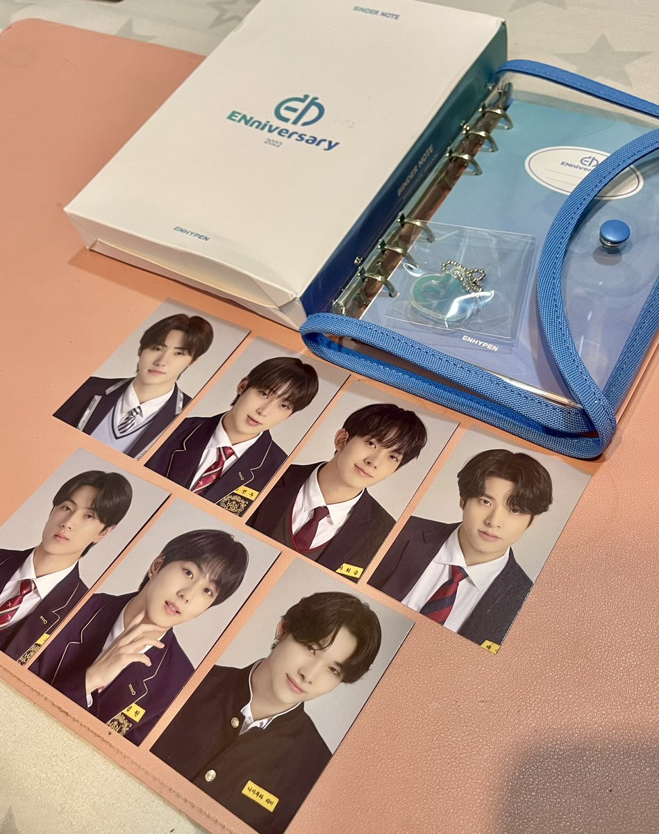 kungyazshi's tweet photo. 💌 ۪۪from: @TakeMeToSeoul23 

˗ˏˋ  ENniversary binder note 2022 and hoonie’s pf pc  ´ˎ˗
—finally here after a months of waiting, it arrived safely mi. thank youu. ♡ more budols to come? 😆 ‘till our next transaction! #TMTSFeedback https://t.co/GrPdrfWEcm