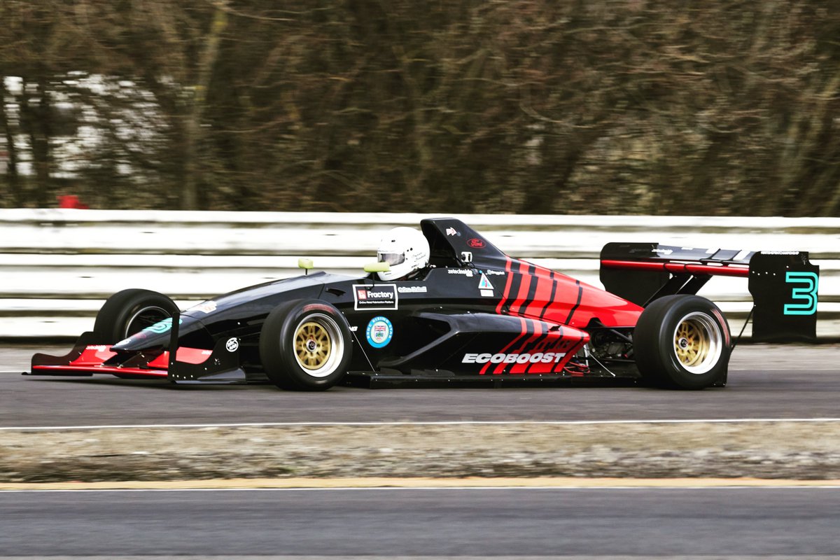 zetecinsidecom's tweet image. Ground clearance is bang on now. At speed the skirts just clear the ground. When I fit the 3rd element I'll have even more control over the ride height while retaining suspension movement.
#formulaford #ford #ecoboost
(C) Anthony Mitchell