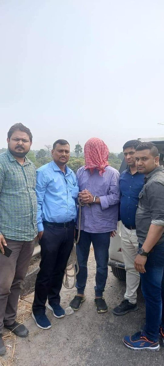 thekumarshyam's tweet photo. यह बिहार पुलिस की नीचता है. एक पत्रकार के साथ ऐसा व्यवहार? https://t.co/XXKUx4DycM