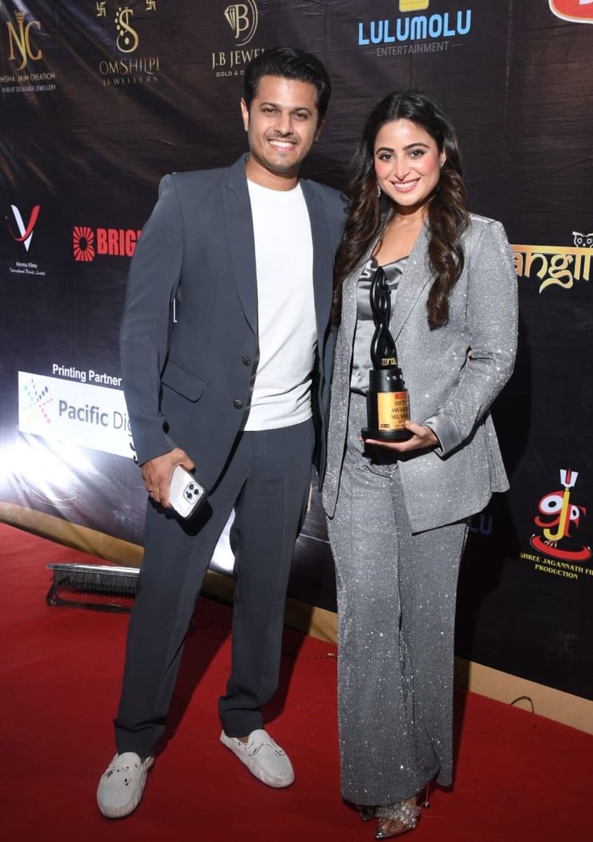 Aakansha555's tweet photo. She won #lIFTA Award 
Congratulations 🎊 Aishupie ❤ 

#AishwaryaSharma https://t.co/mCwjVnjgcl