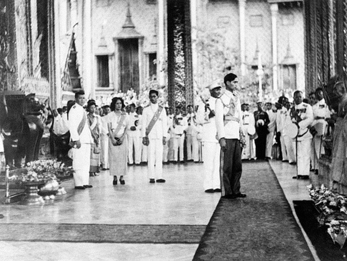 huang_huixian's tweet photo. พระบาทสมเด็จพระปรเมนทรมหาอานันทมหิดล พระอัฐมรามาธิบดินทร รัชกาลที่ 8 #ทรงมีความตั้งมั่นในพระราชหฤทัยว่า #จะผนวชในพระพุทธศาสนา โดยพระองค์ทรงมี #พระราชหัตเลขา ถึง “สมเด็จพระสังฆราชเจ้า กรมหลวงวชิรญาณวงศ์” เมื่อวันที่ 19 มีนาคม พ.ศ. 2489 https://t.co/TLfEfQeRGs