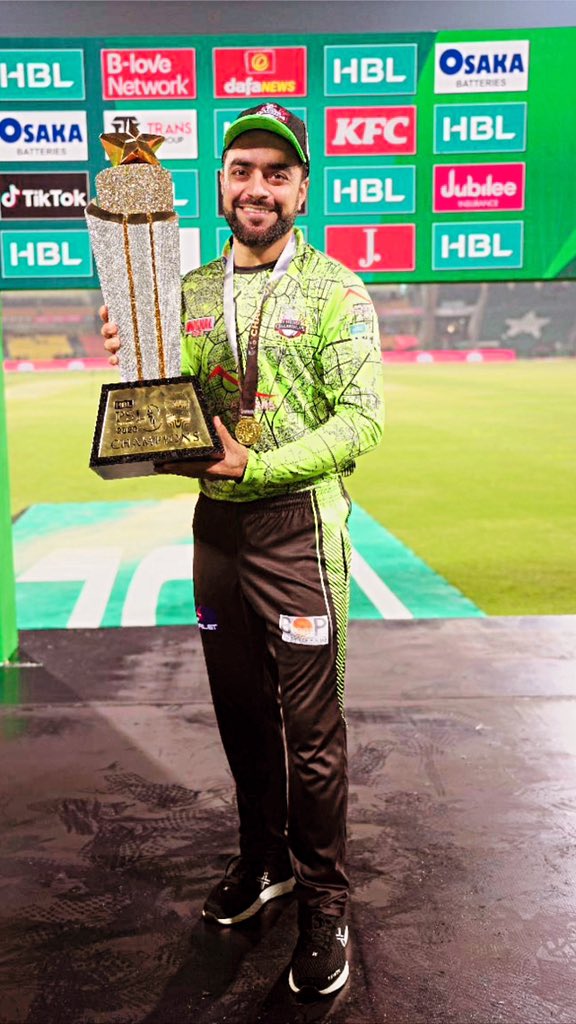 rashidkhan_19's tweet photo. A thrilling game of cricket ends with us bringing home the 🏆 

Best feeling ever!! 🙌

A big thank you to all the fans for your support, wouldn’t have been possible without you 💚 @lahoreqalandars  @thePSLt20 https://t.co/s33OGG0vH8