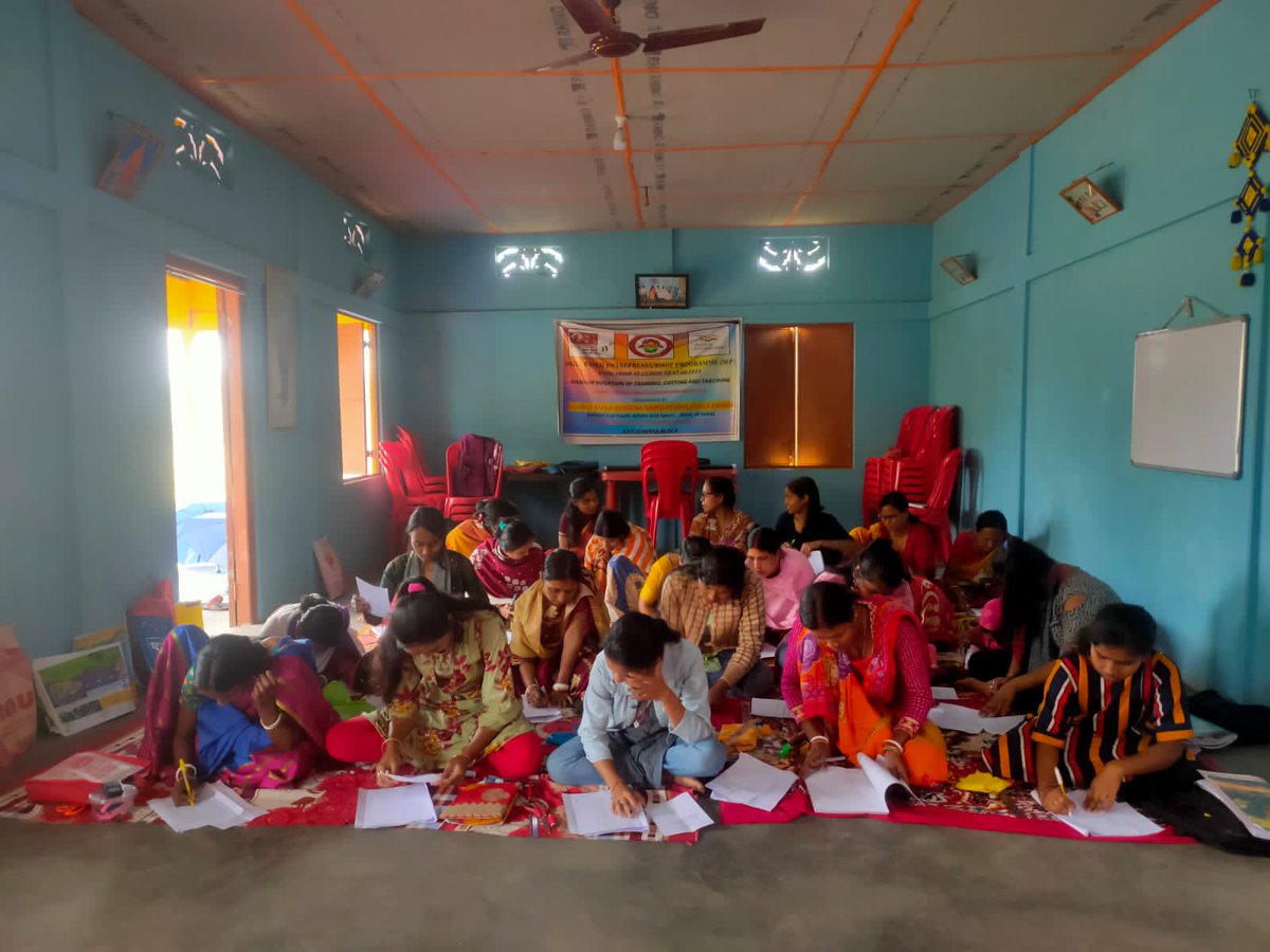 hailakandinyks's tweet photo. Theory Exam on 19.03.2023 at Native Pride Youth Club after 3 months Skill Upgradation Training Programme on Tailoring &amp; Cutting organised by Nehru Yuva Kendra Hailakandi Assam.
@Nyksindia @YASMinistry @PIB_India @ianuragthakur @rdnyksghy2021 @dc_hailakandi @DGT_MSDE @laskarnyks https://t.co/1q82CsUmNZ