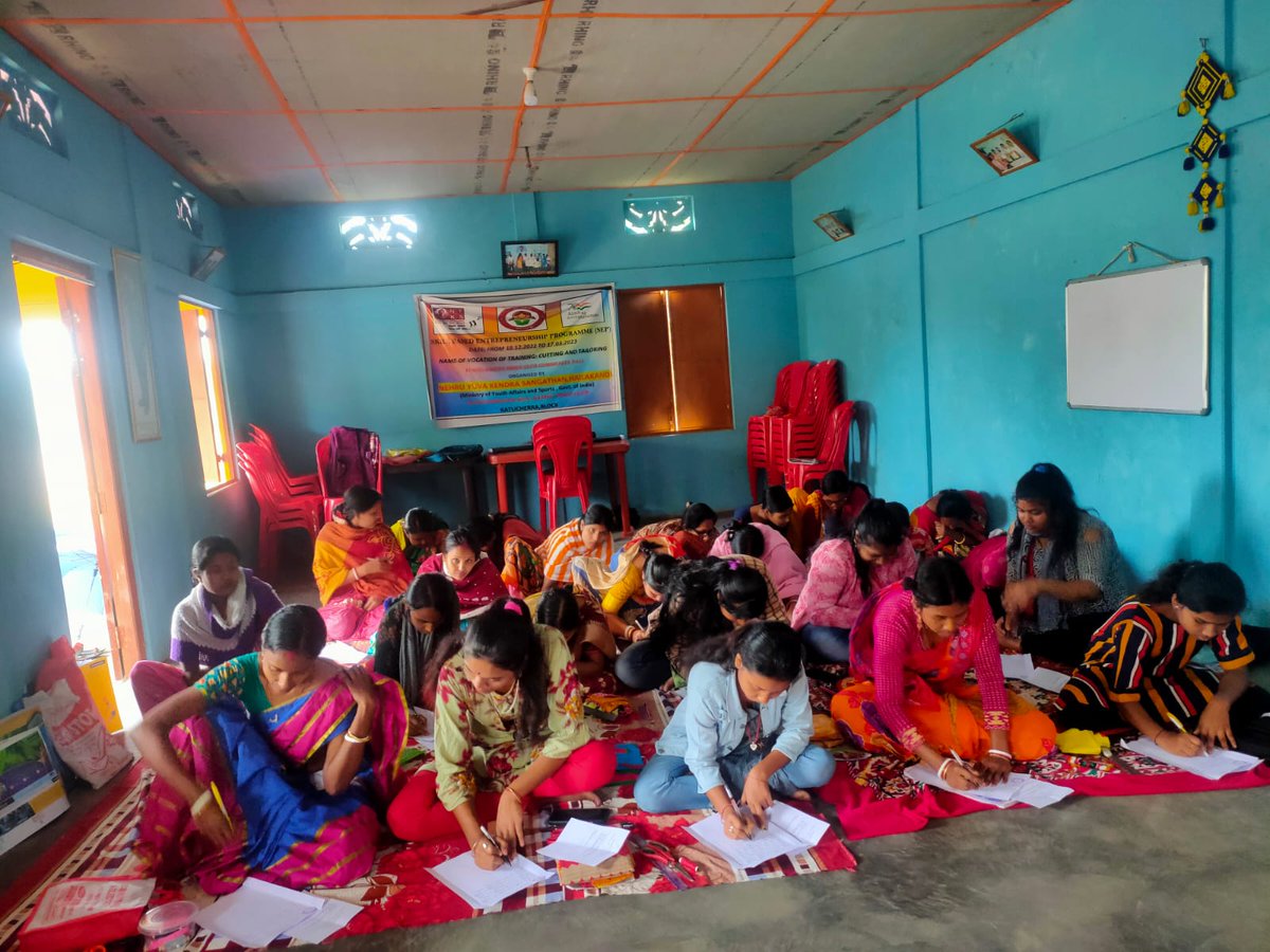 hailakandinyks's tweet photo. Theory Exam on 19.03.2023 at Native Pride Youth Club after 3 months Skill Upgradation Training Programme on Tailoring &amp; Cutting organised by Nehru Yuva Kendra Hailakandi Assam.
@Nyksindia @YASMinistry @PIB_India @ianuragthakur @rdnyksghy2021 @dc_hailakandi @DGT_MSDE @laskarnyks https://t.co/1q82CsUmNZ