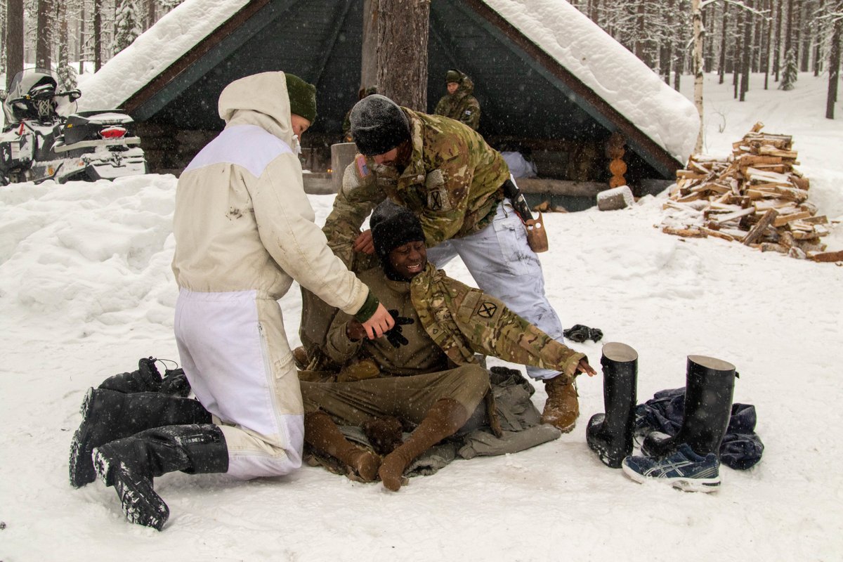 USArmyEURAF's tweet photo. 🧊 @USArmy #Soldiers assigned to the @10MTNDIV conduct ice break drills during exercise #ArcticForge 23 in Finland. This umbrella exercise leverages the exercises Defense Exercise North in Finland, and exercise Joint Viking in Norway.
#StrongerTogether #AF23 #Brrr
@US_EUCOM https://t.co/hyIDzFqcqf