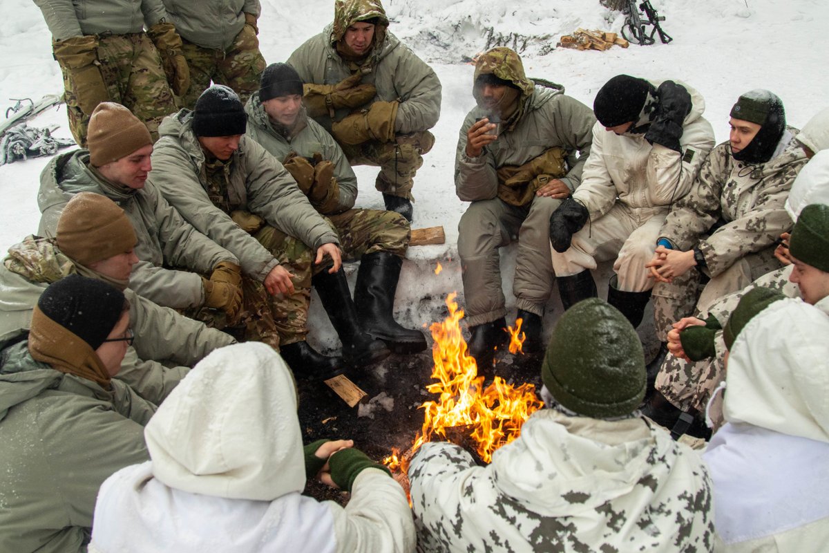USArmyEURAF's tweet photo. 🧊 @USArmy #Soldiers assigned to the @10MTNDIV conduct ice break drills during exercise #ArcticForge 23 in Finland. This umbrella exercise leverages the exercises Defense Exercise North in Finland, and exercise Joint Viking in Norway.
#StrongerTogether #AF23 #Brrr
@US_EUCOM https://t.co/hyIDzFqcqf