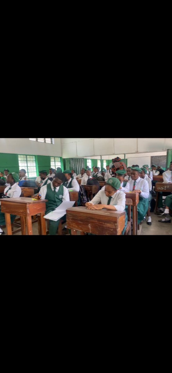 SH__Foundation's tweet photo. Today we visited Therbow Secondary School where my colleague Mukhtar Abdulahi Abbah takes them on ICT and other Tech Carrer they can venture into after high school.
These brilliant minds were amazed by the versatile career goals available to them.
#TECH #techherin #womenintech https://t.co/0bilYHYD5c