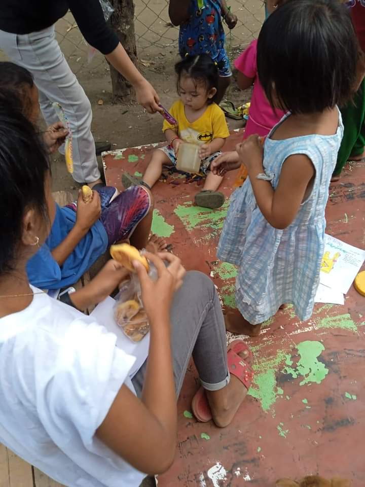 Dianah143's tweet photo. A healthy food, a safe people to talk to, and some love and encouragement can change a child's life. 

Thank you @NFTMuseum0  💙🙏

#HygieneKit📌

#XRP #XRPCommunity #FlareNetwork #SongbirdNetwork #cryptocurrency #DeFi #NFTs #SGB #NFTCommunitys
@NFTMuseum0 https://t.co/BhN670UQPb