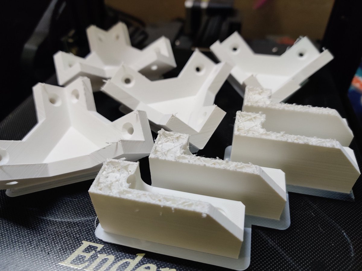 binaek's tweet image. My #ender3v2 just stopped printing after one of the parts completed - leaving the other one incomplete.

I am (pretty) sure I sliced them right

#failedprint #nicetry