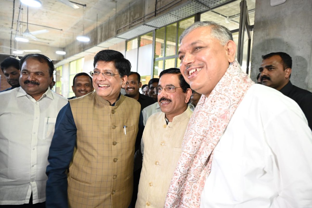 JoshiPralhad's tweet photo. Received my dear friend and Union Minister Shri Piyush Goyal Ji at the Hubballi Airport and extended a warm welcome to him by giving delicious Dharwad peda.

@PiyushGoyal Ji will take part in several rallys and public meetings in the state today. https://t.co/AVNKAYumeQ