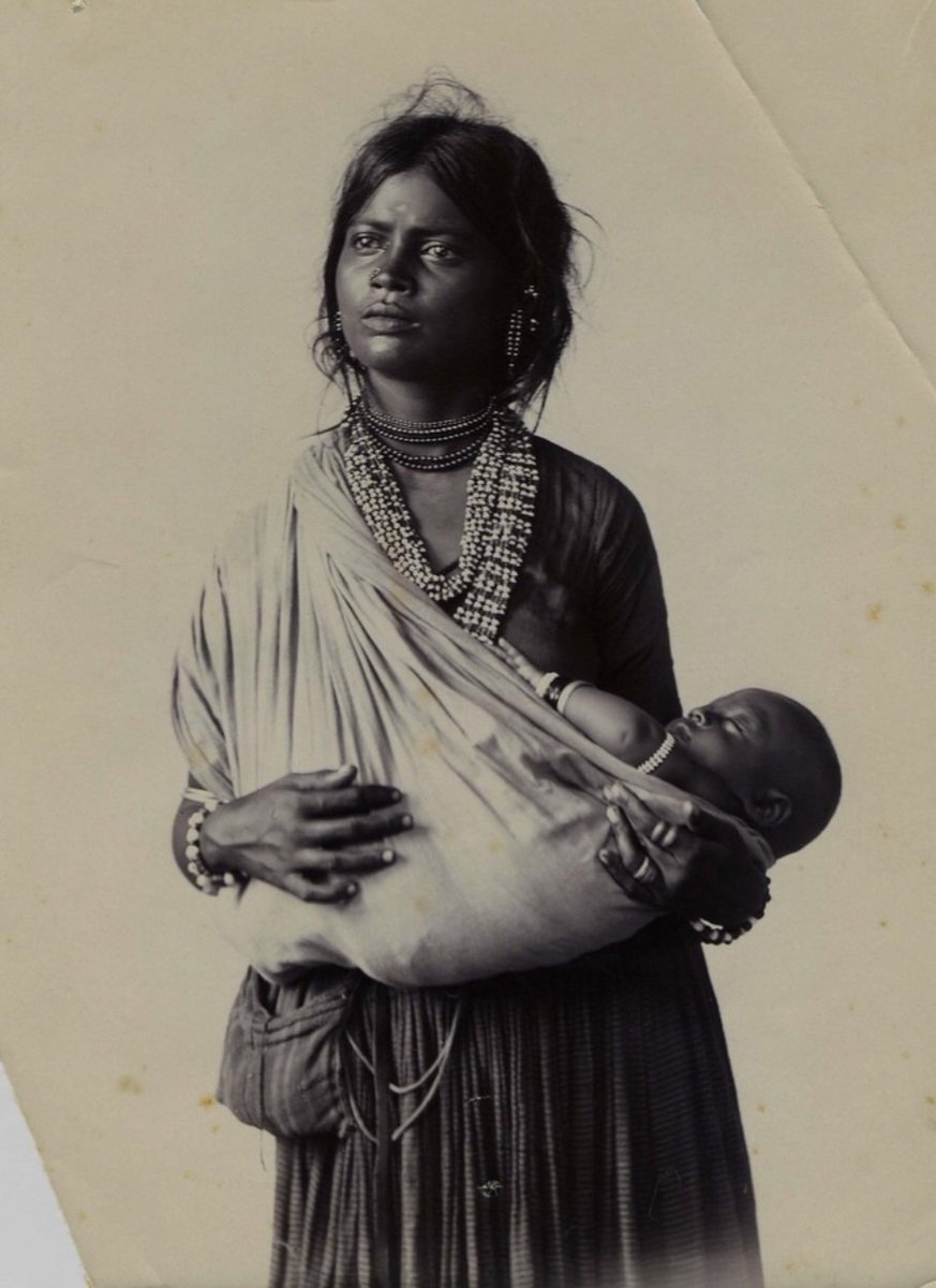 PathakNagarwar1's tweet photo. इतनी बड़ी दुनिया में, जो कुछ भी दृश्यमान है,
मुझे नहीं लगता, माँ से अधिक कोई बलवान है!

~ प्रह्लाद पाठक https://t.co/jLwQa3wTHv