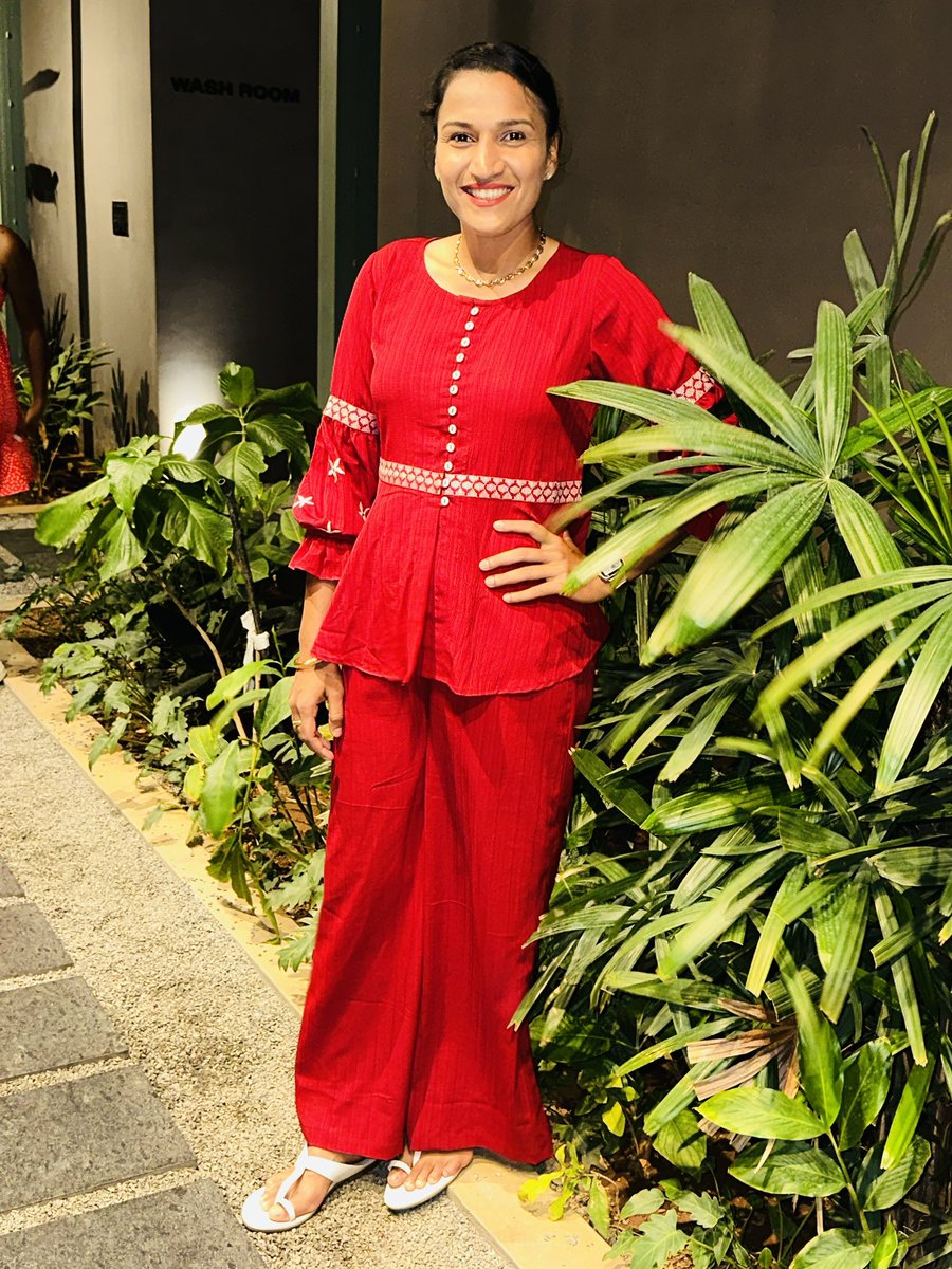 Red Is The Color Of Love
So Wear Red And Love
Yourself❤️

#bharatkisherniya #ranirampal #blessedlife #seebeautyineverything #lifeisbeautiful