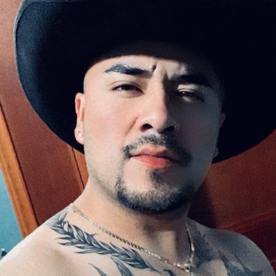 Mickey160214's tweet photo. #NuevaFotoDePerfil #Cantantepoetayloco 🤠🎤🎼❤️ https://t.co/v7FQQigJvN