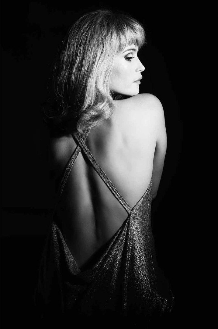 GemmaArtertonIT's tweet photo. #GemmaArterton fotografata da #AlexHurst per "#FunnyWoman"
Gemma Arterton by Alex Hurst for "Funny Woman" https://t.co/EaXUAvHRIT