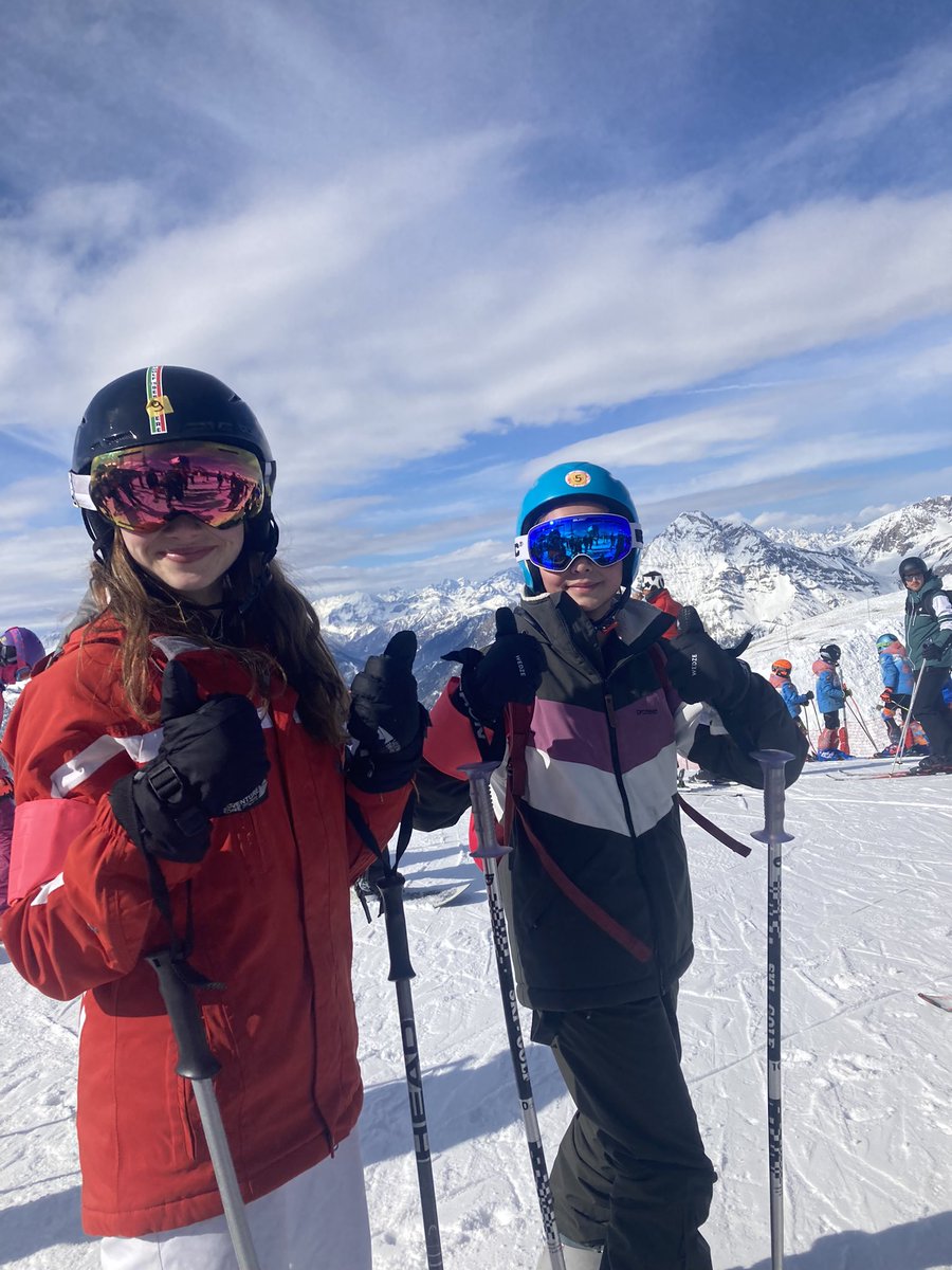 PE_Trumpington's tweet photo. Pinks bringing glamour to the top of the mountain 😎⛷️@Trumpington_Edu @parktrumpski https://t.co/LkxwEd9wc9
