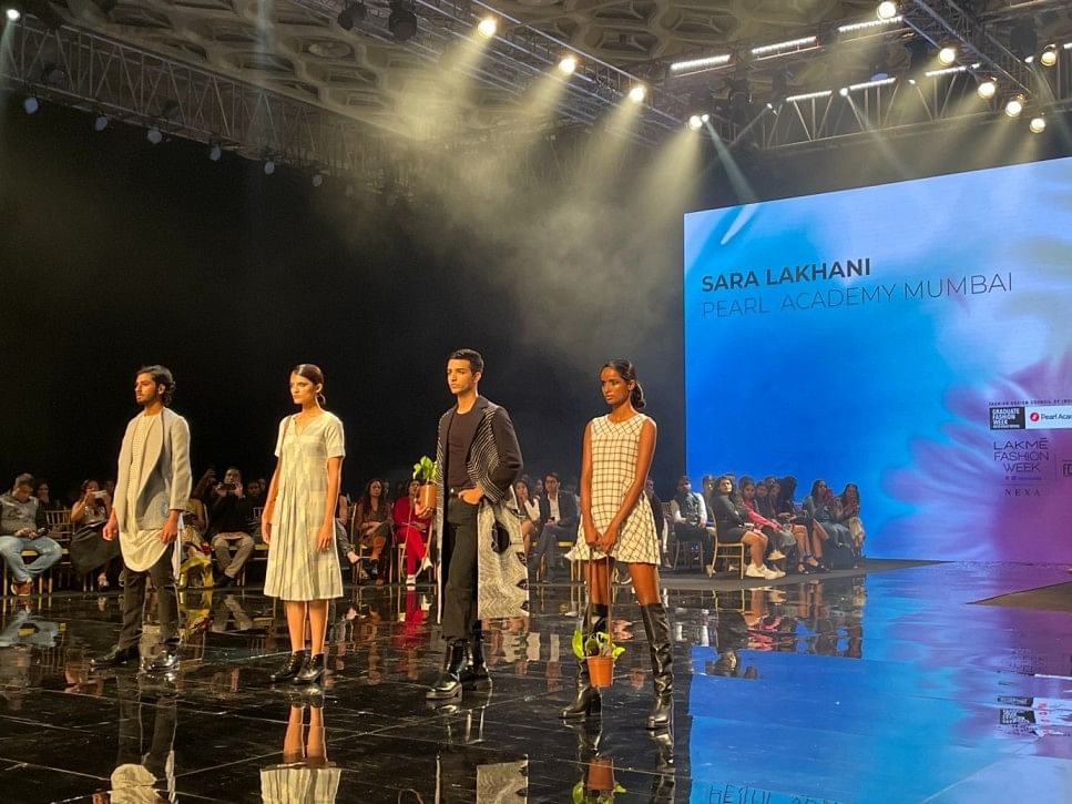 Wow! Talk about turning trash into treasure!

 22-year-old Sara Lakhani transformed 200 plastic bags into stunning Kantha embroidery designs, earning a well-deserved spot on Lakme Fashion Week. 

A true inspiration for #sustainablefashion! ♻️👗  #plasticwaste #LakmeFashionWeek