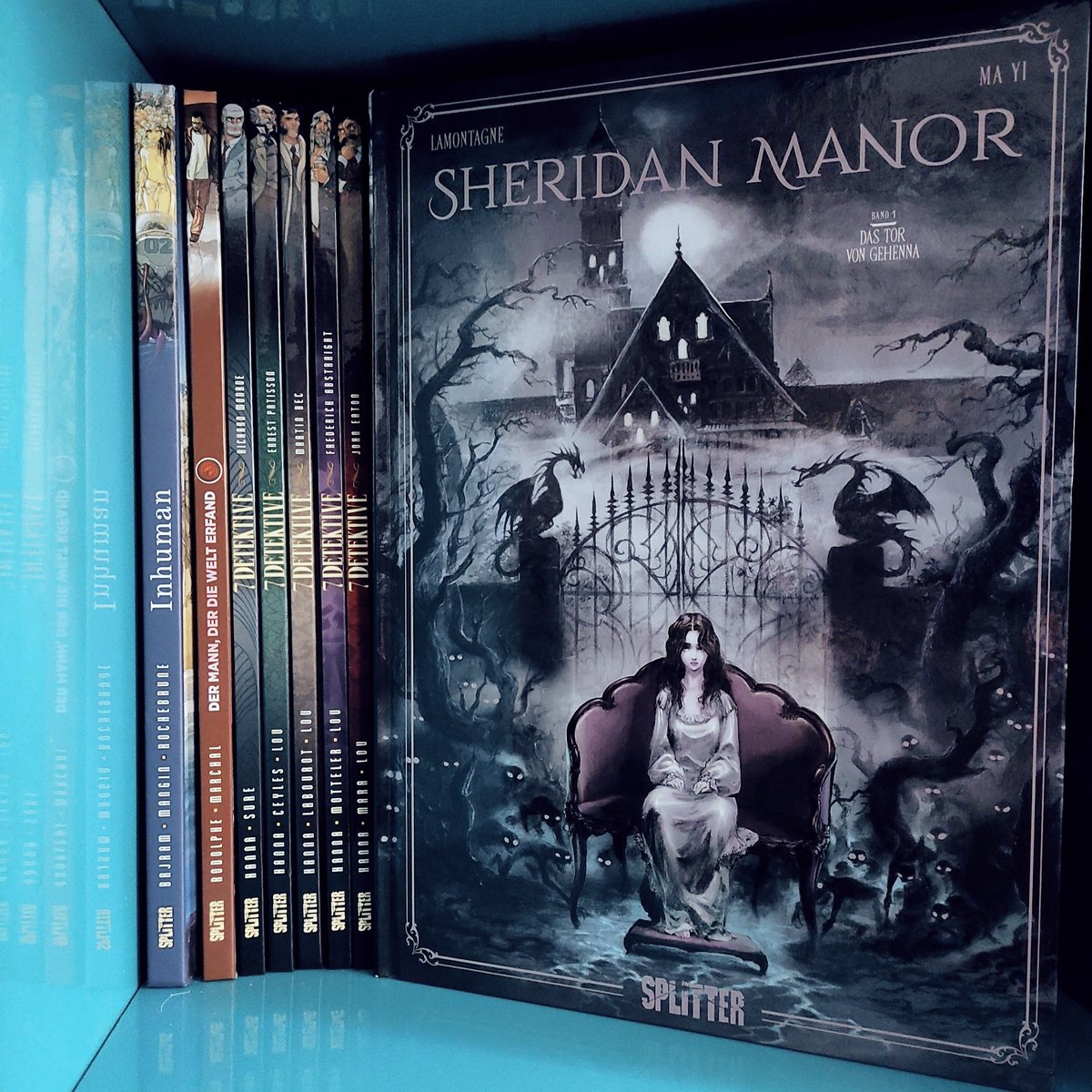 booksandphobia's tweet image. [Comic-Rezension] "Sheridan Manor 1: Das Tor von Gehenna" von Jacques Lamontagne und Ma Yi booksandphobia.de/comic-rezensio… 

Optisch eine Wucht, aber inhaltlich spoilerte mich die Kurzbeschreibung zu sehr.

@SplitterVerlag #splitterverlag #rezension #comic