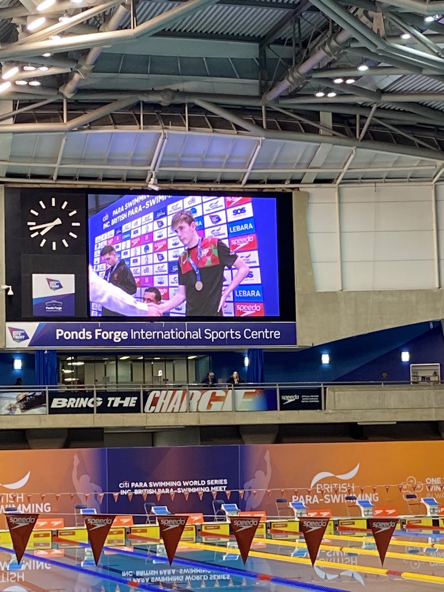 Another day, another ceremony🙌Well done Rhys, 2 strong swims in the 200FC yesterday, with a best time to qualify for the World Series final. Winning 🥇 in the British junior category. Awesome meet, with some great learning to take back 👌. Last day today. Let’s finish 💪