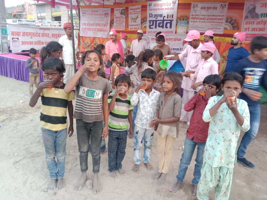 BLGarg16's tweet photo. जय गुरु देव
*मन कदम कदम पर गुनाह करवा देता  है*
*सुमिरन सांस सांस पर खता बखश्वा देता है।*
आओ मुक्ति दिवस मनाएं
#जयगुरुदेव_ध्वजा_फहराएं https://t.co/BGVP53XIuU