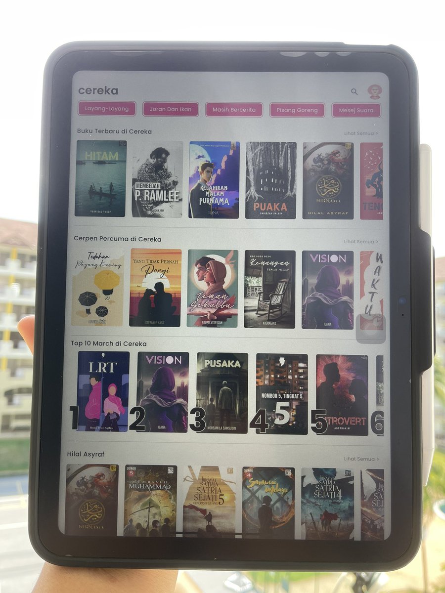 afzanabubakarr's tweet photo. Drpd kau beli ebook pdf dari ntah mana mana, pastu buat penuh storage phone je. 

Baik korang subcribe je apps ebook. RM5 je sebulan. segala mak nenek buku boleh baca 🫢 https://t.co/DTYRDVhatk