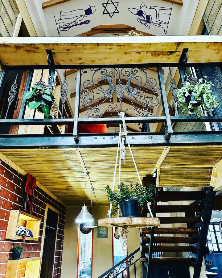 dnahinga's tweet image. A Mkeka Ceilling in a modern house looks better compared to a Gypsum chokaa Ceilling:

🛠️Beautiful &amp;amp; has granularity
🛠️Lines reduce the monotony of gypsum
🛠️One Jambi can be made locally at Kes. 600 Bob
🛠️You Create Local Jobs

#BuildingEconomics
#Costs
#PracticeNotes
@PodCityKe