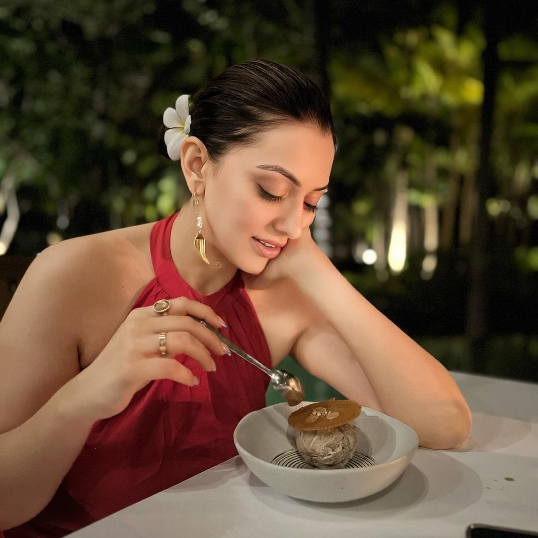 DelhiTimesTweet's tweet photo. #SummerHigh: @ihansika is in her #tropical element as she holidays in #Thailand 🏖🌴

#Hansika #HansikaMotwani #VacayVibes #Vacation https://t.co/4wZYrdxBcQ