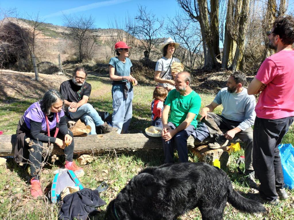 Maru's art watch tweet media