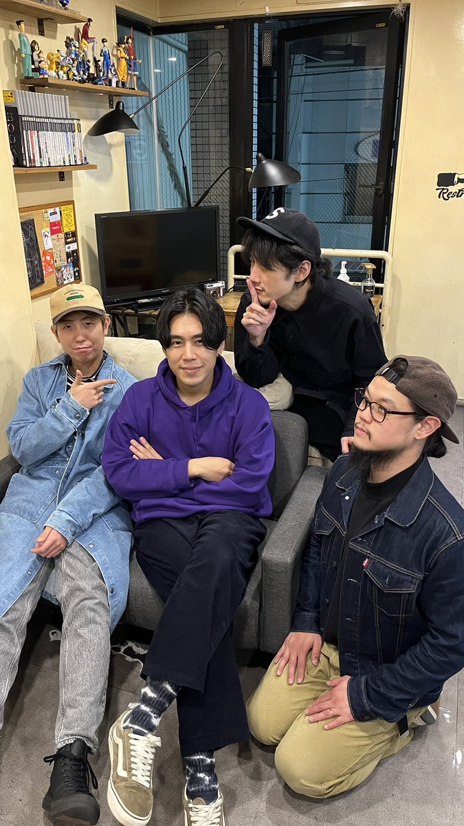 uebochan's tweet photo. 昨日のリハ終わり📸
新曲もめちゃいい感じに仕上がってるから
聴きに来て🛸

3/22(水)
時間
OPEN 18:00 / START 19:00

場所
下北沢ADRIFT

チケット
ADV ¥3,000  DOOR ¥3,800

出演者
UEBO
GOOD BYE APRIL
グソクムズ
（opening act ）ボタニカルな暮らし。

受付URL：https://t.co/yx0B74E21T https://t.co/RPpcpgytL5