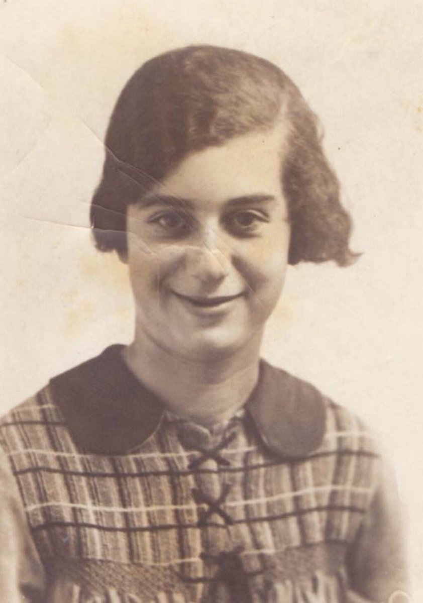 19 March 1922 | A German Jewish woman, Sara Jacobson, was born in Hamburg. She lived in Amsterdam. 

In August 1942 she was deported to #Auschwitz together with her father Naphtali and three siblings: Bernhard, Dina and Ernst. None of them survived.