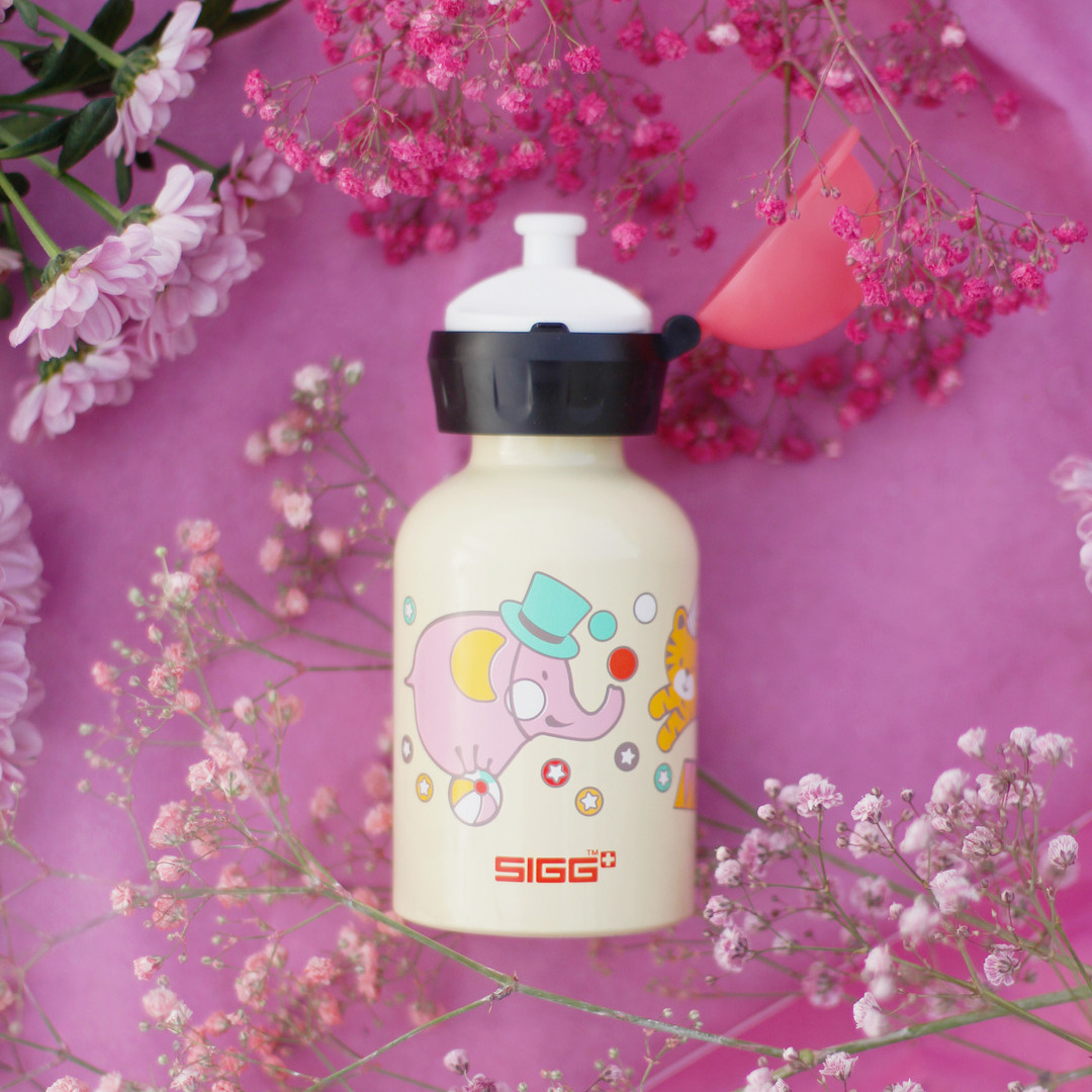 SIGG Switzerland Bottles AG (@siggofficial) on Twitter photo We already feel spring is around the corner, just by looking at this picture!
What is your must-do during spring?
🌞 
#sigg #sigglook #kids #kidsbottle #aluminium We already feel spring is around the corner, just by looking at this picture!
What is your must-do during spring?
🌞 
#sigg #sigglook #kids #kidsbottle #aluminium
