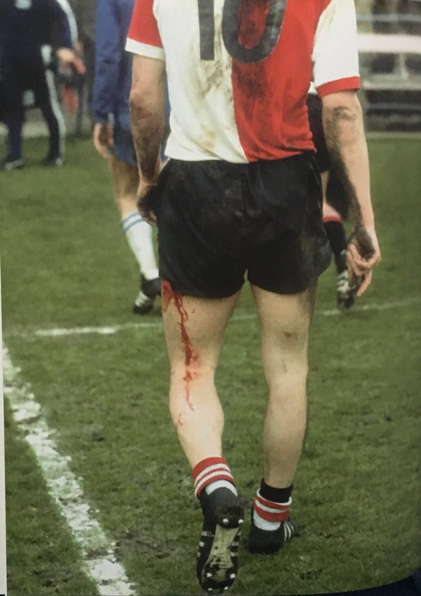 Feijenoord12's tweet photo. Vecht voor dat logo op je borst, vecht voor elke bal, vecht voor de trots van de stad, maar het allerbelangrijkst: Vecht voor alles en iedereen met een Feyenoordhart.

Feyenoord, make us proud! #DDAY https://t.co/AGJ7ORXAyI
